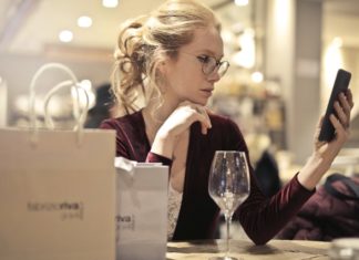 Dlaczego facebook nie działa telefon kobieta