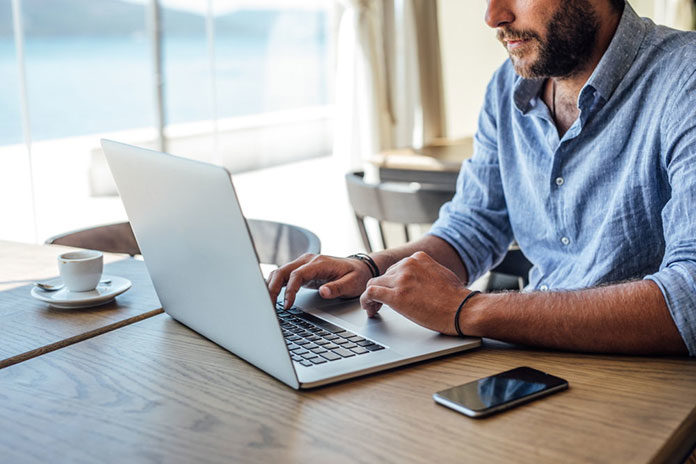 Ochrona służbowego laptopa – o czym pamiętać?