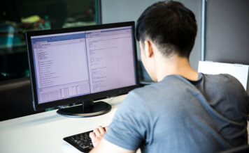Outsourcingowe firmy informatyczne coraz popularniejsze na rynku