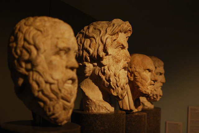 O co pytali pierwsi filozofowie?